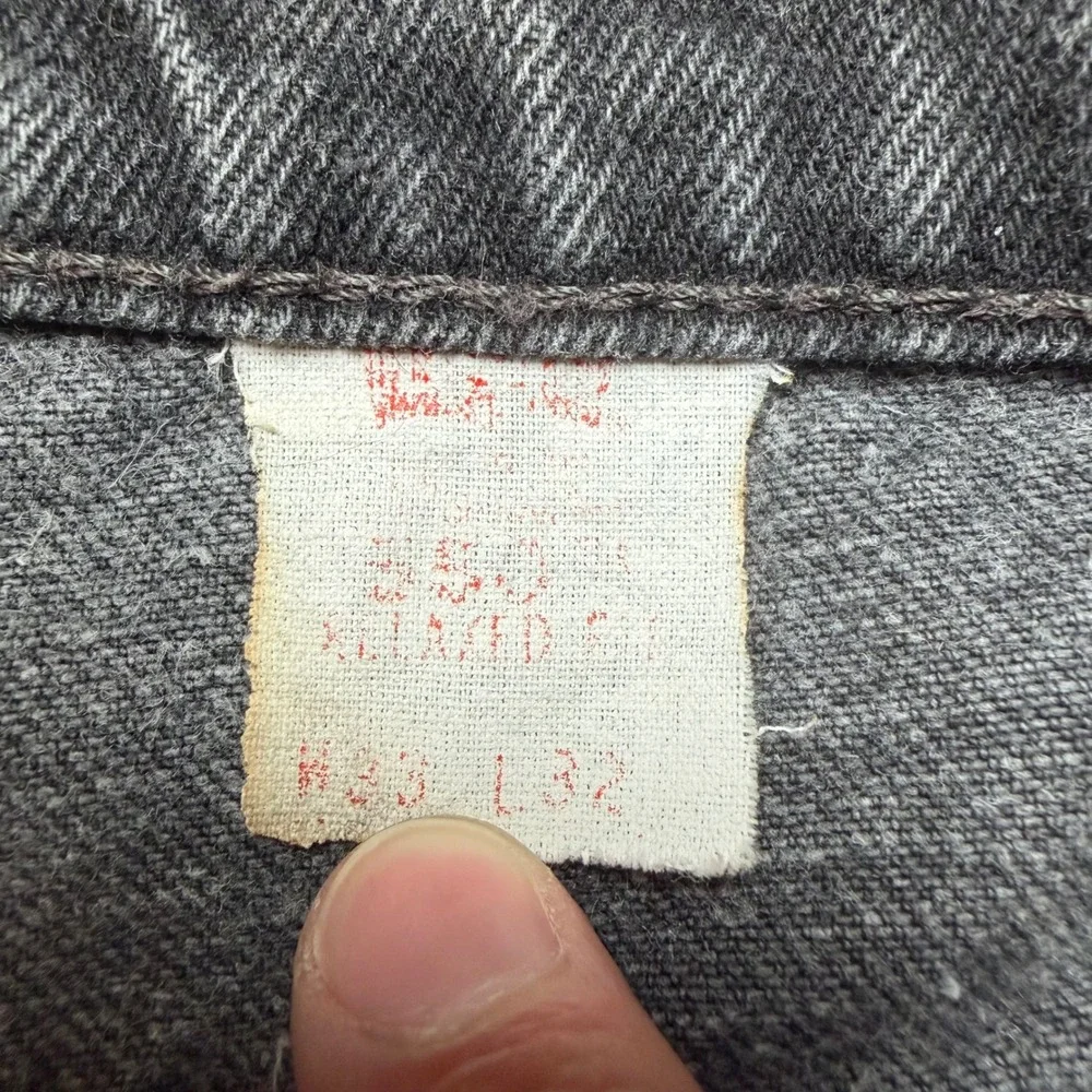 Vintage Levi's 550 Relaxed Fit Jeans Mens 33x32 Black Faded Tapered Made in USA